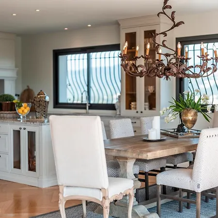 Villa Riviera *