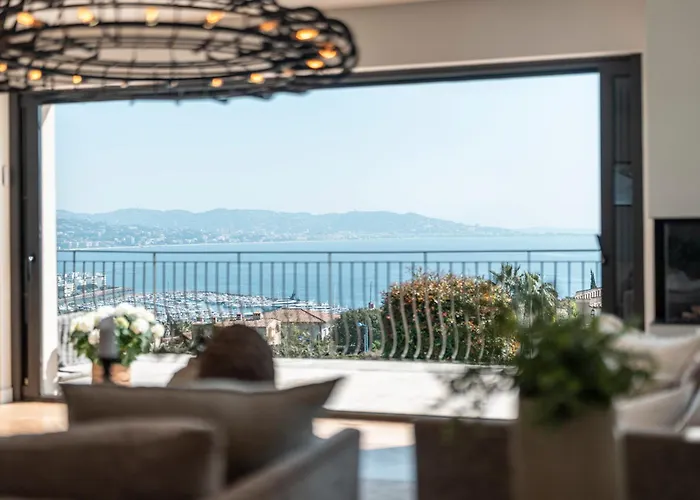 Riviera فيلة